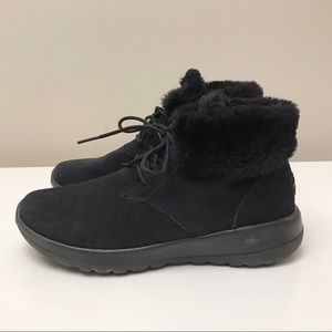 Skechers suede ankle boots with faux fur size 7